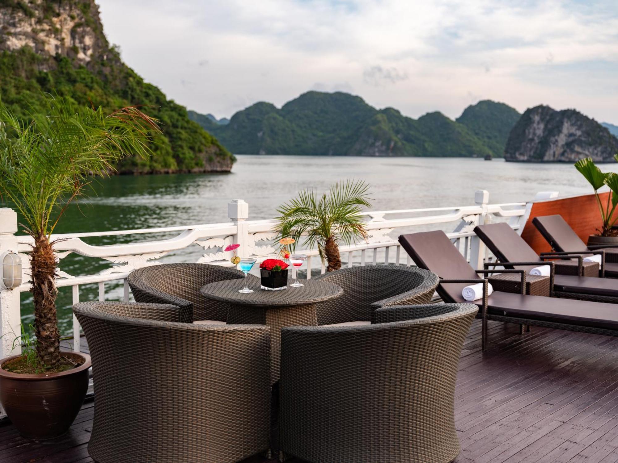 Hera Boutique Cruise Ha Long Bay 外观 照片