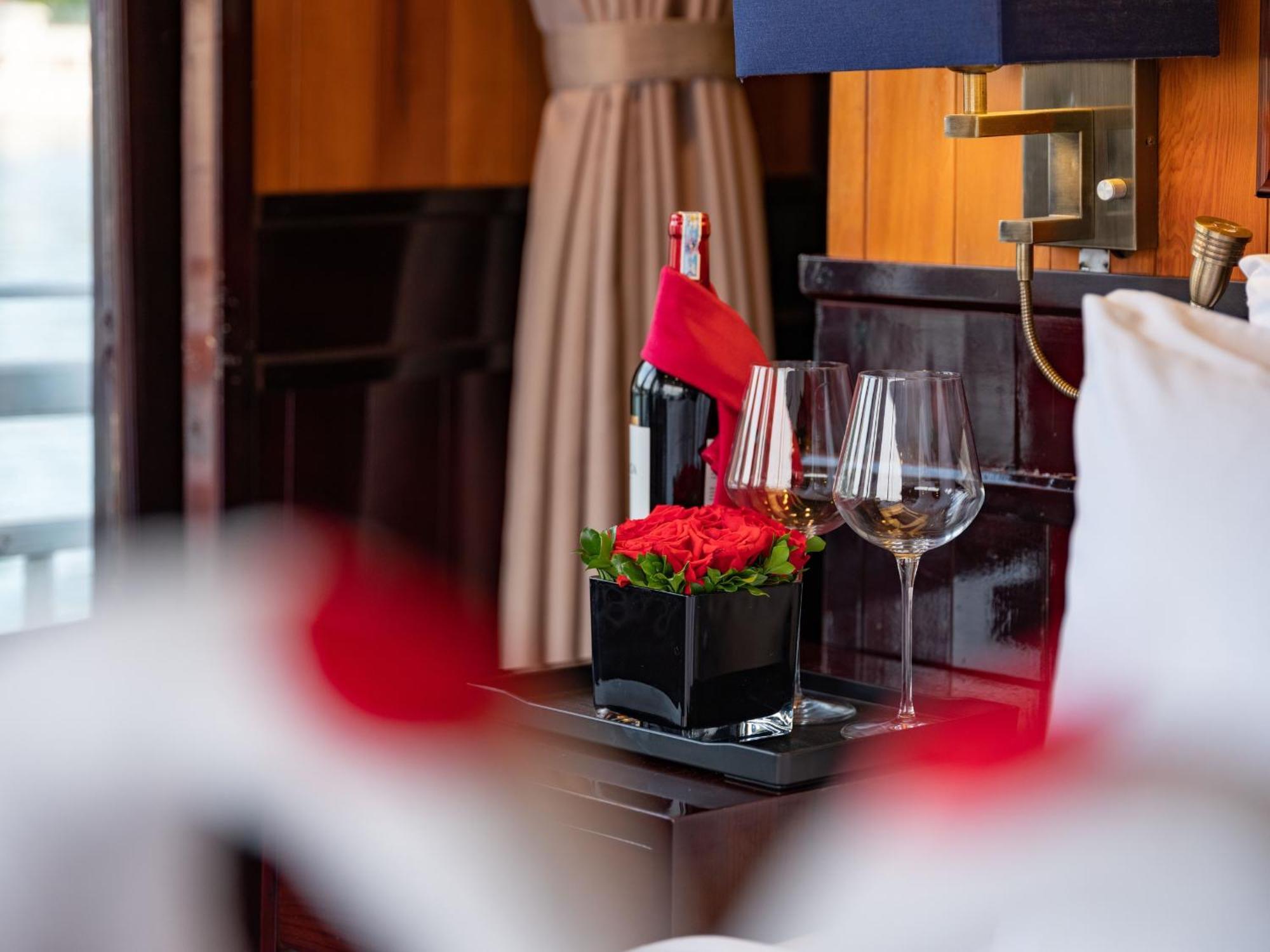 Hera Boutique Cruise Ha Long Bay 外观 照片
