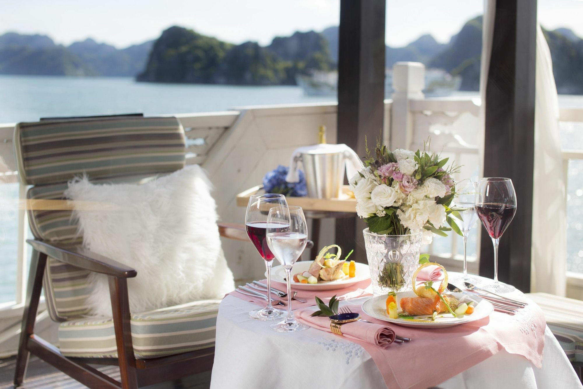 Hera Boutique Cruise Ha Long Bay 外观 照片