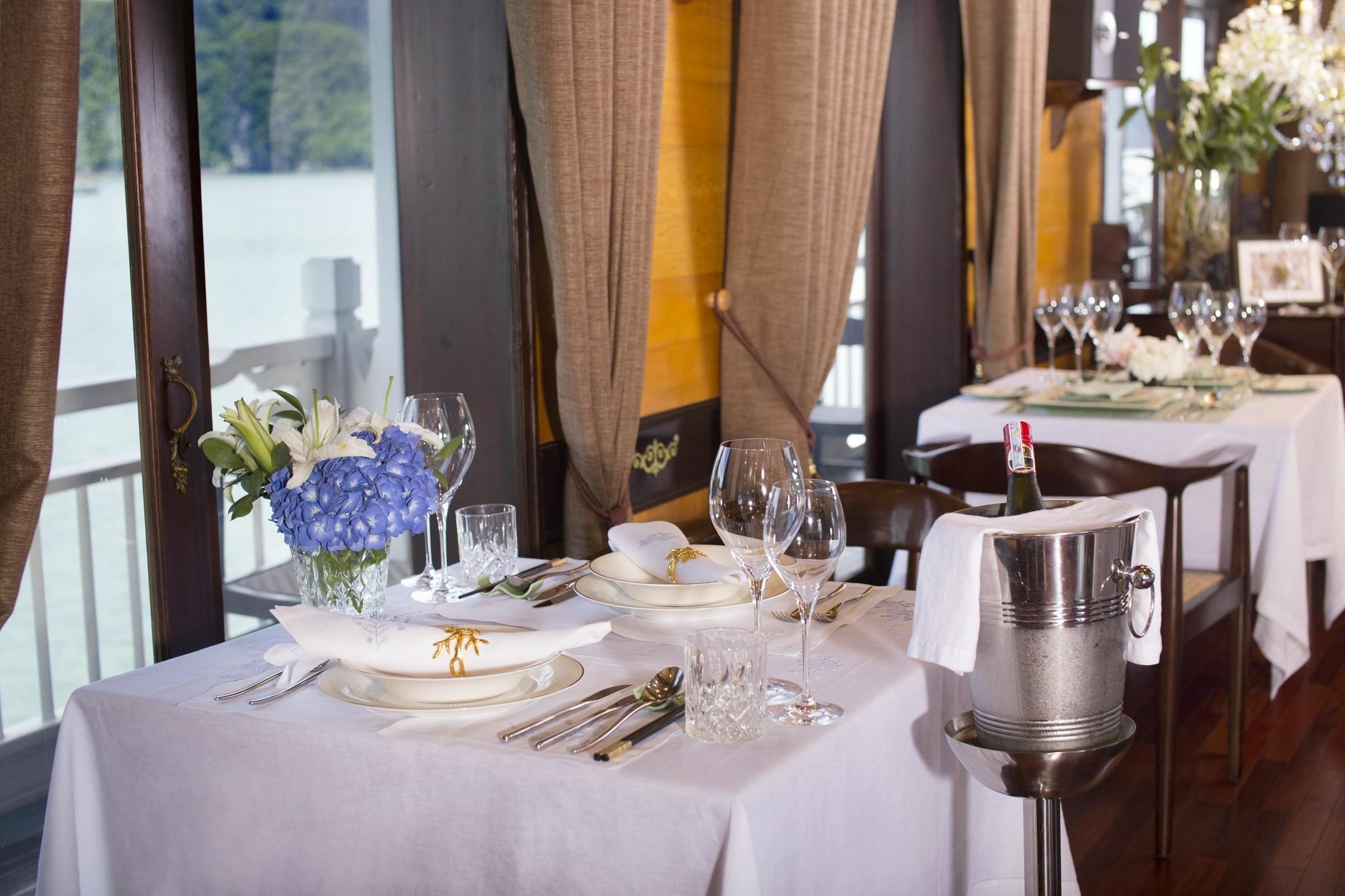 Hera Boutique Cruise Ha Long Bay 外观 照片