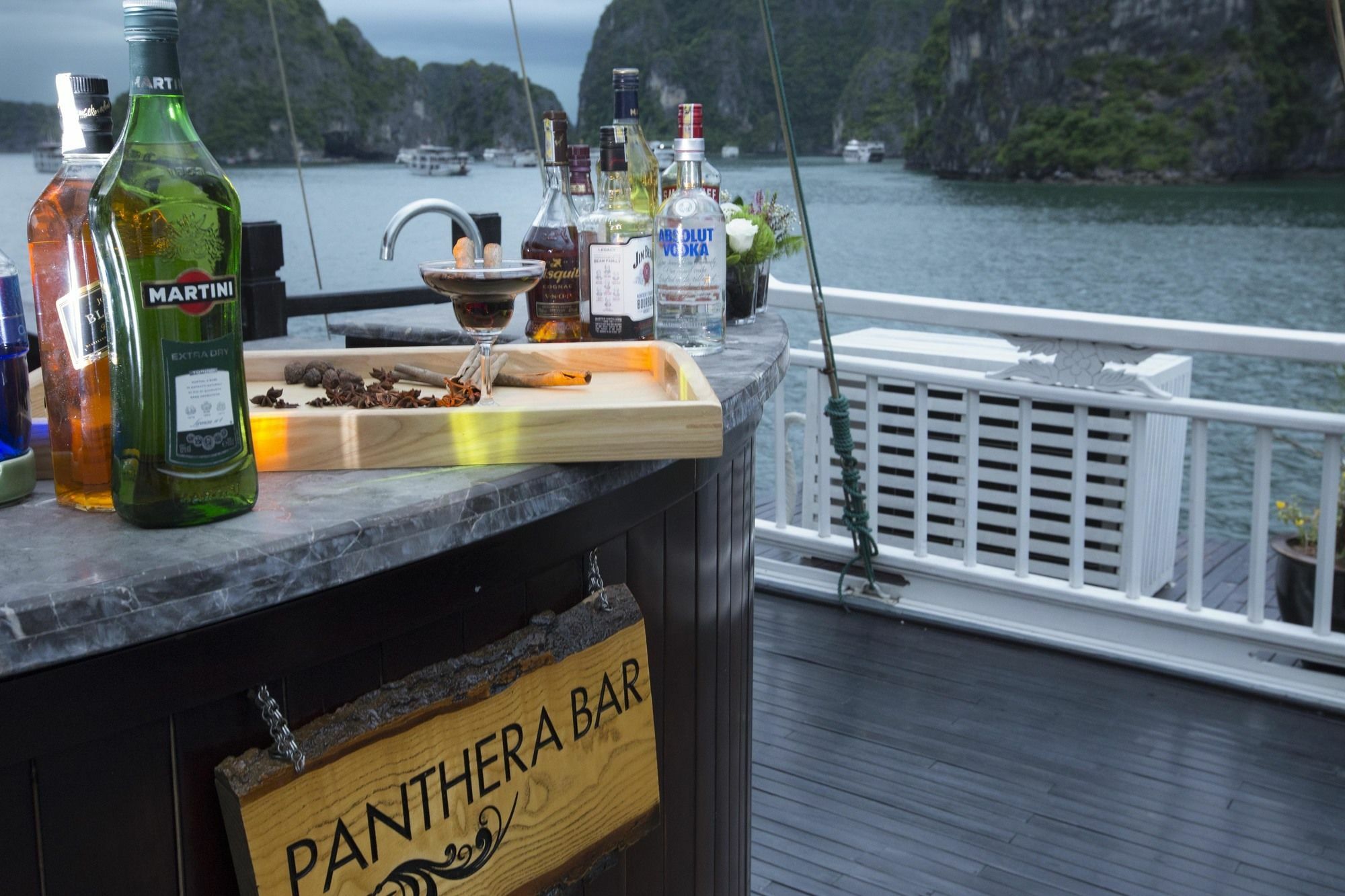 Hera Boutique Cruise Ha Long Bay 外观 照片